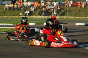 KARTS. DPK. CATEGORIA MASTER (rojo en curva)
