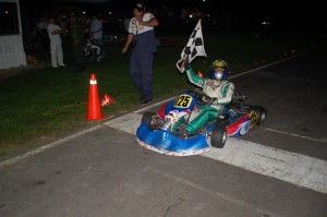 Karts. GANADOR 125. Con bandera a cuadros