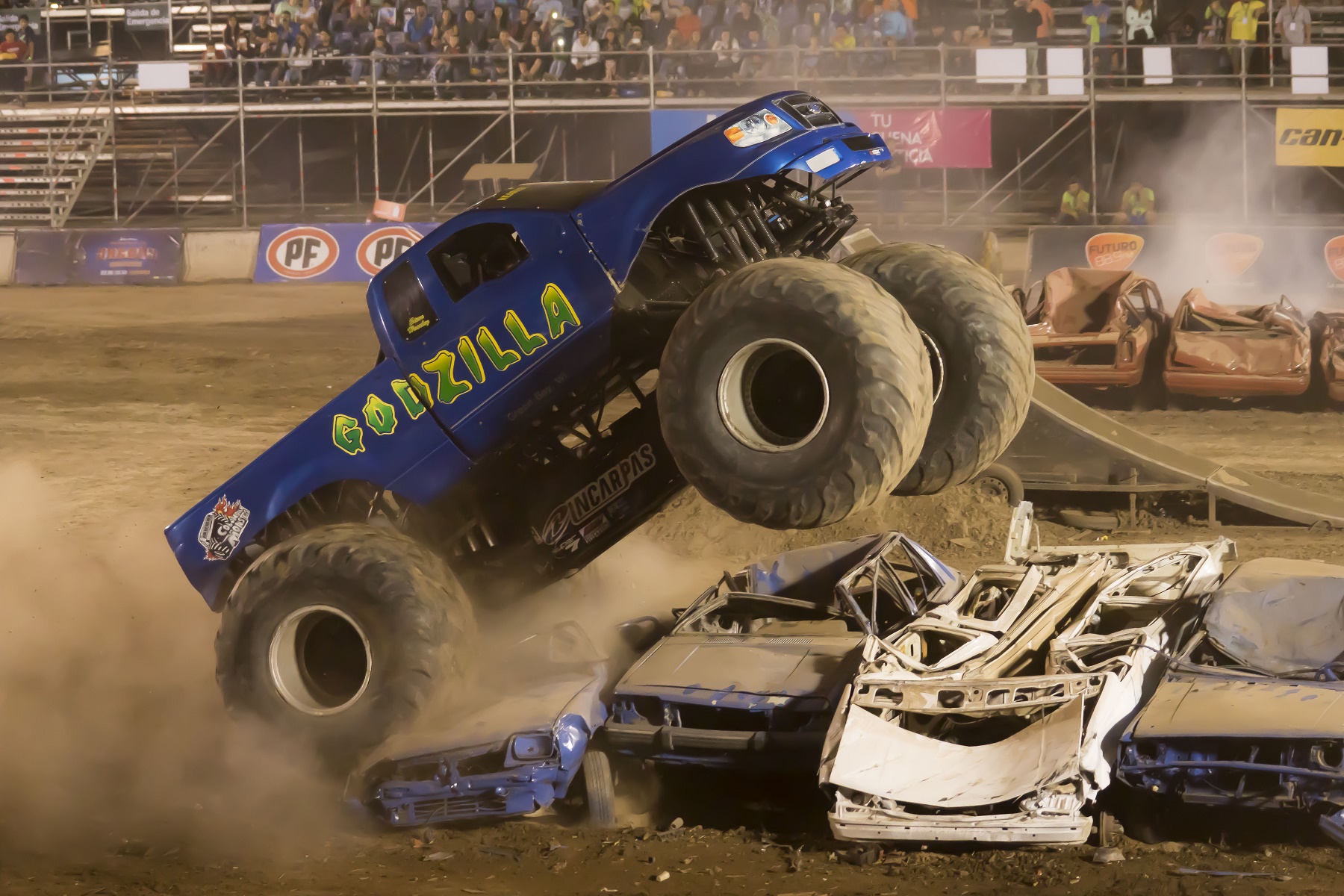 Los Monster Truck de Colombia Monsters 'demoledores' en Perú Revista