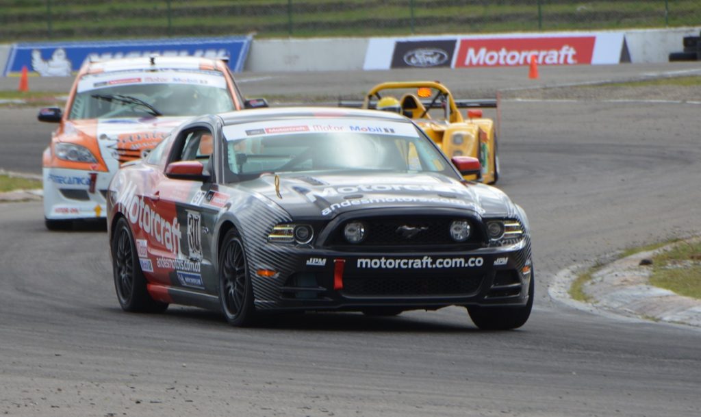 6-horas-ford-mustang-ajustada